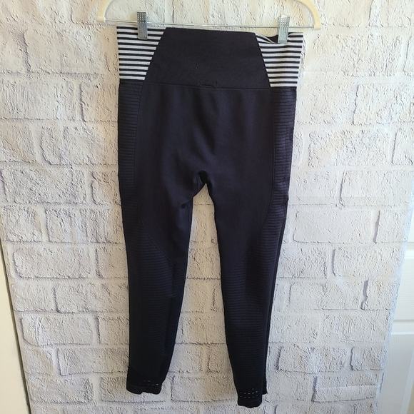 Fashion Nova Work For It Black Active Capri Leggings Size Medium - Picture 3 of 9